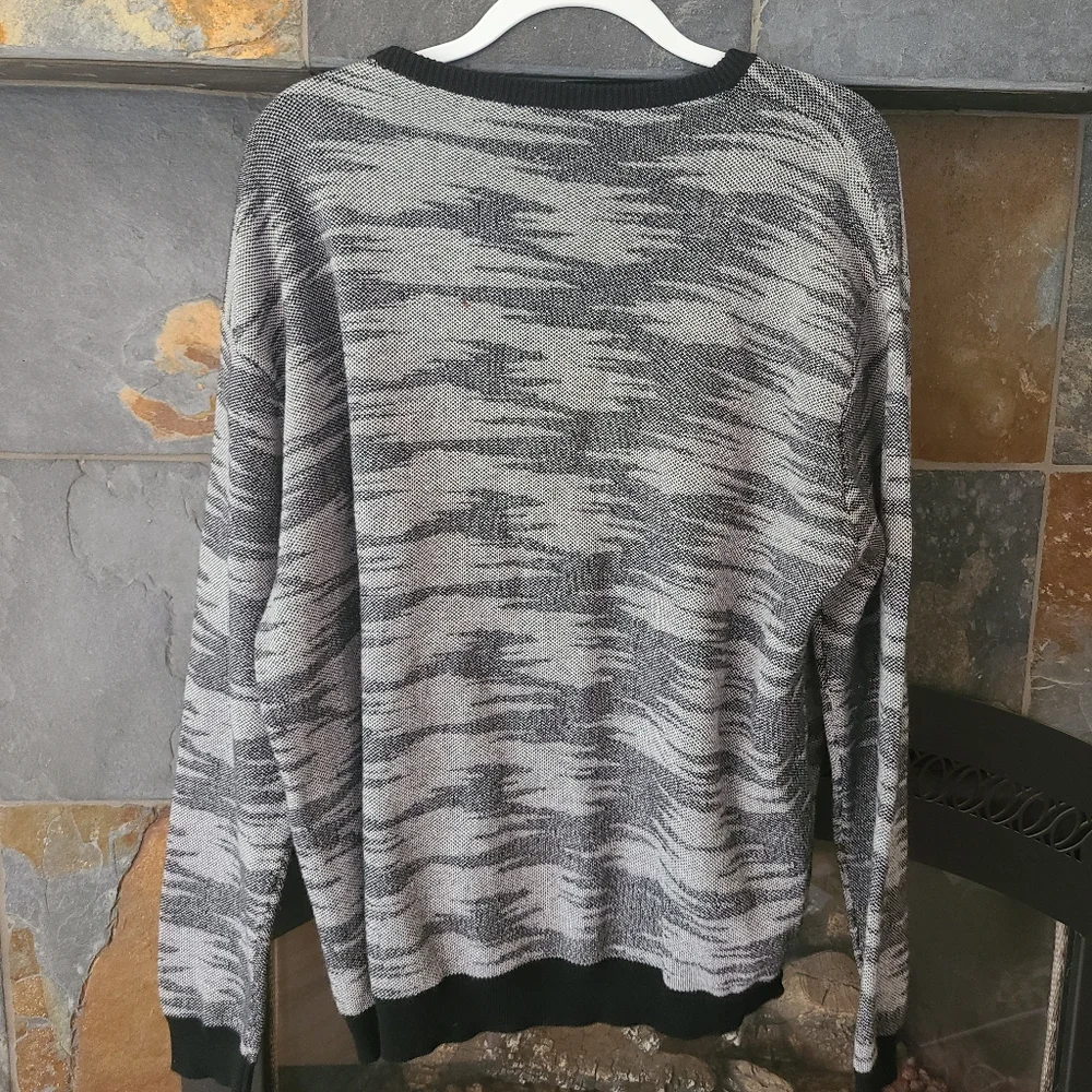 Indigenous Black and White Crew Neck Abstract Stiped Peruvian Cotton Sweater Lg
